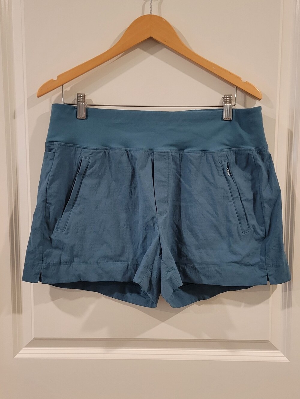 Athleta Trekkie North Shorts Size 12